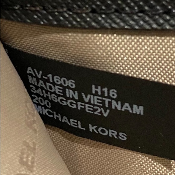 NEW MICHAEL KORS MK LOGO JET SET TRAVEL BIFOLD WALLET BROWN ⭐️⭐️⭐️⭐️ - Picture 8 of 10